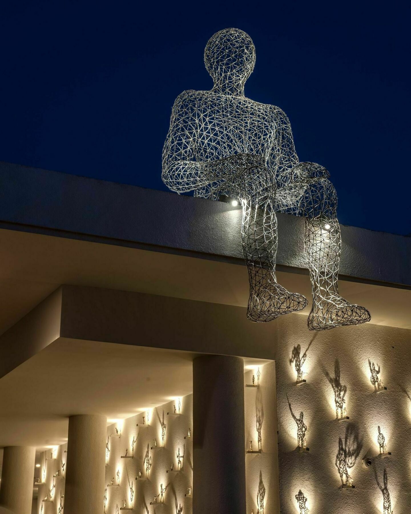 Hyatt Centric Candolim Goa Zewnętrze zdjęcie The sculpture at night