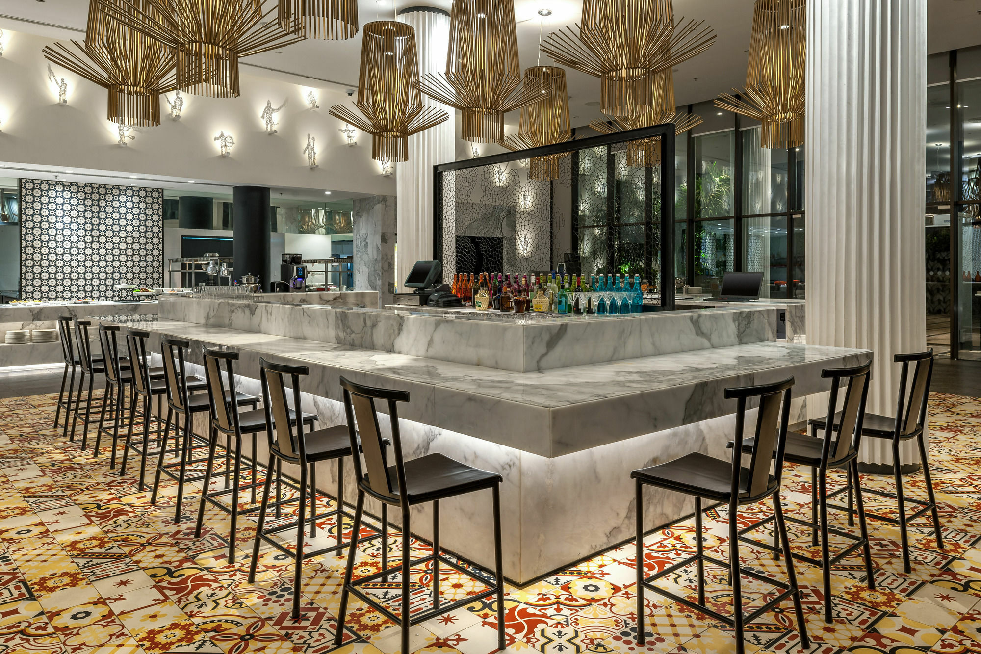 Hyatt Centric Candolim Goa Zewnętrze zdjęcie The bar at the lobby